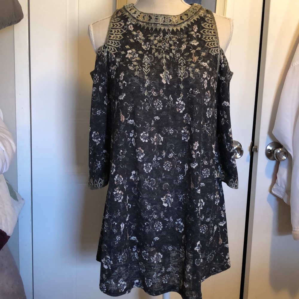 BKE Boutique cold shoulder blouse